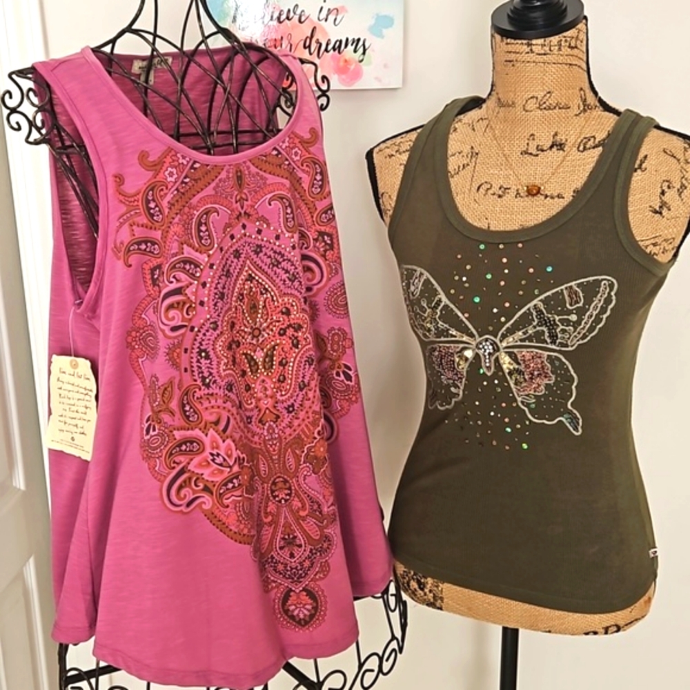 2 Tank Tops, Size M.